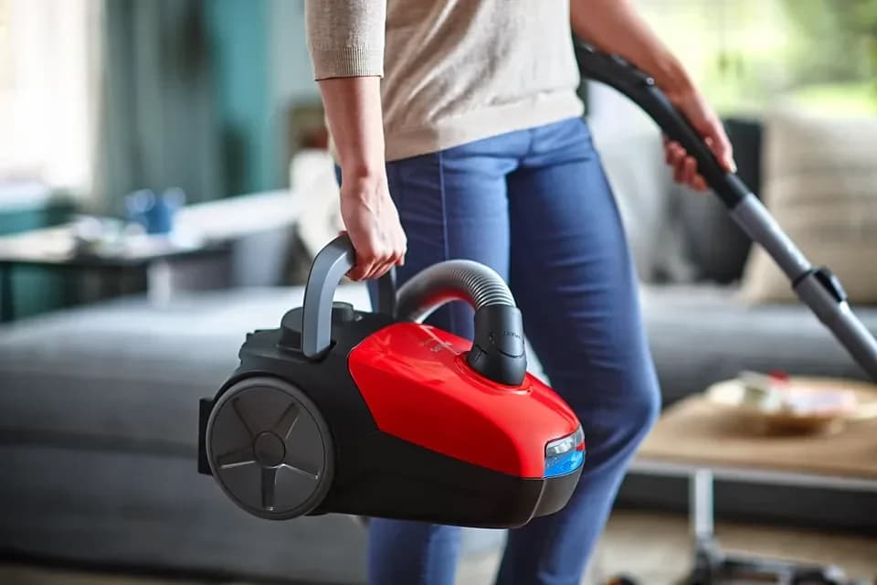 Philips 2000 Series Bagged Vacuum Cleaner -  FC8293 (Black+Red) 5