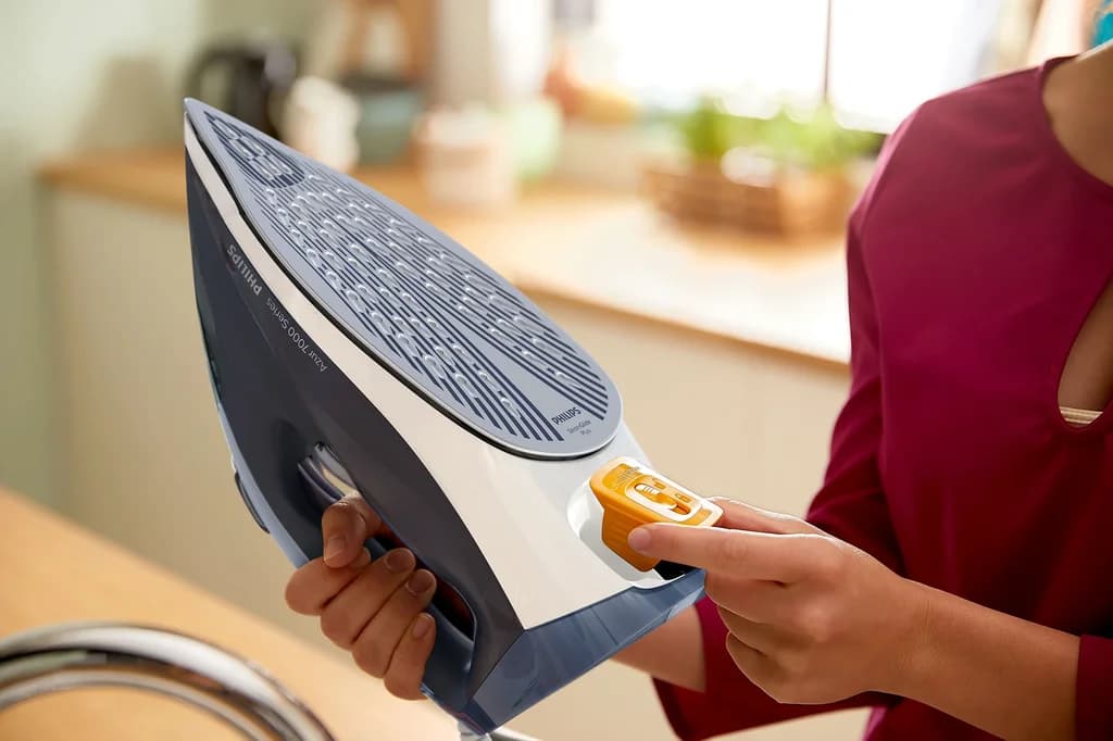 Philips 7000 Series Arzur Steam Iron - DST7030 (Dark Blue) 5