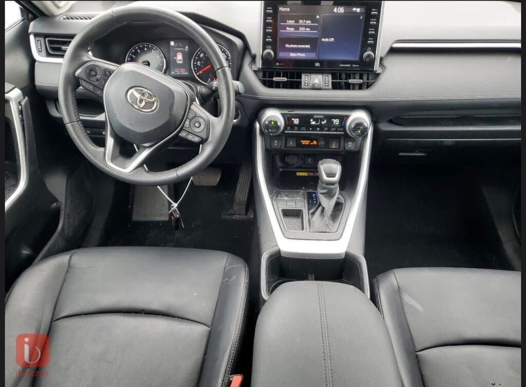 Toyota Rav 4 XLE 11