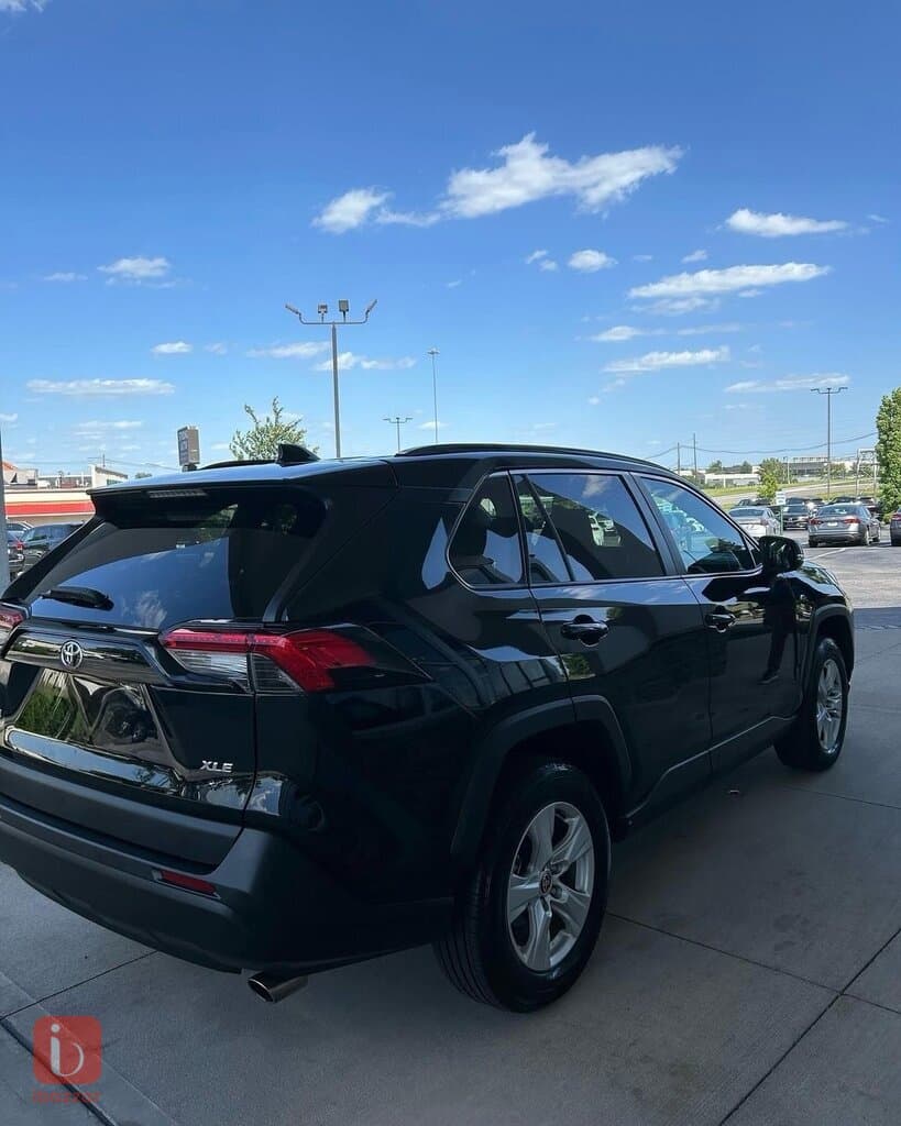 Toyota Rav 4 XLE 2