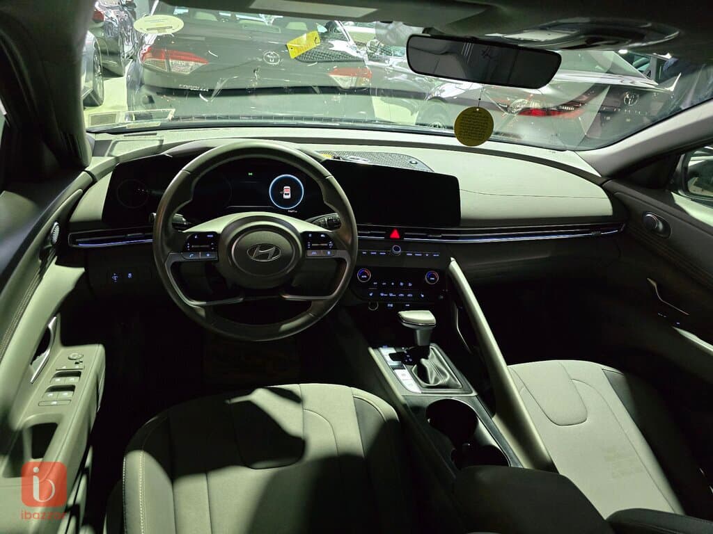Hyundai Elantra 6