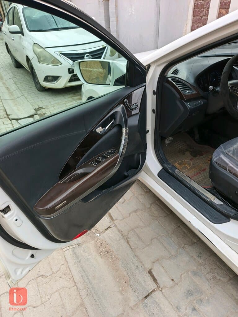 Hyundai Azera 13