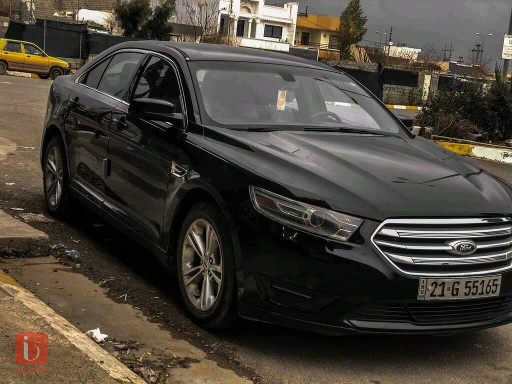 Ford Taurus SEL 2