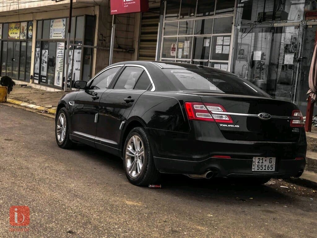 Ford Taurus SEL 4