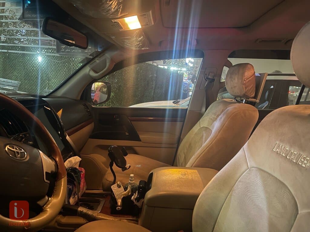 Toyota Land Cruiser GXR 11