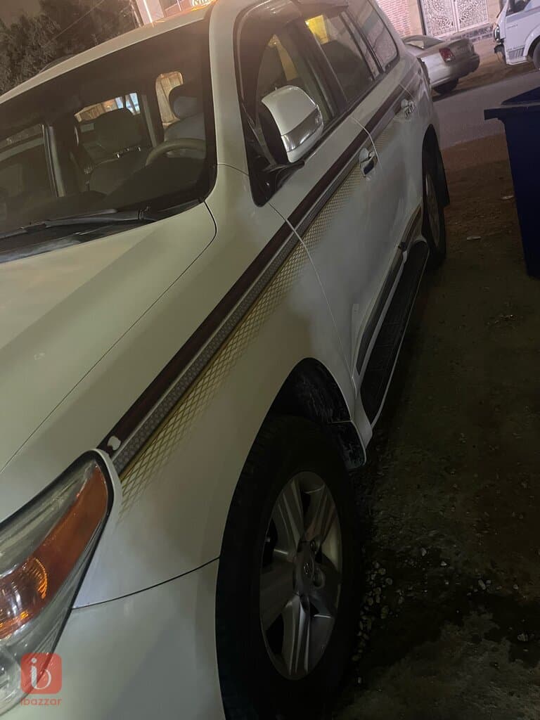 Toyota Land Cruiser GXR 2