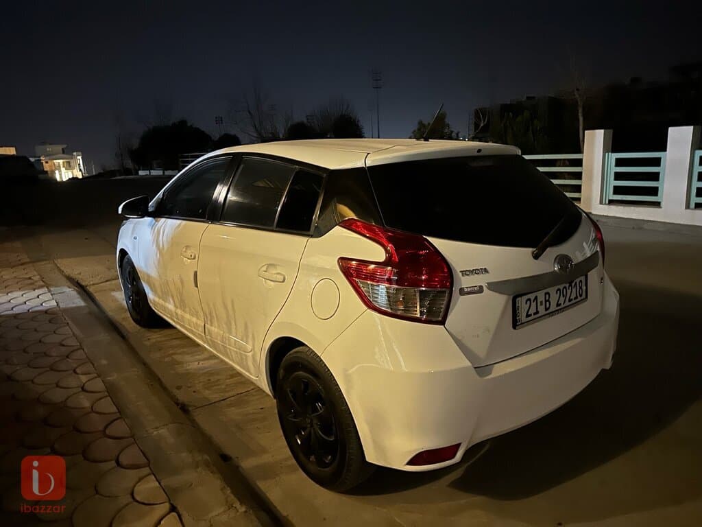 Toyota Yaris SE 2