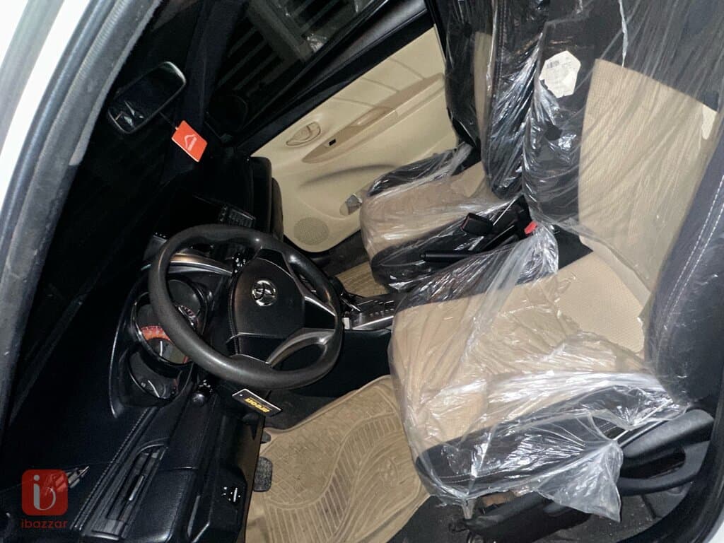 Toyota Yaris SE 4