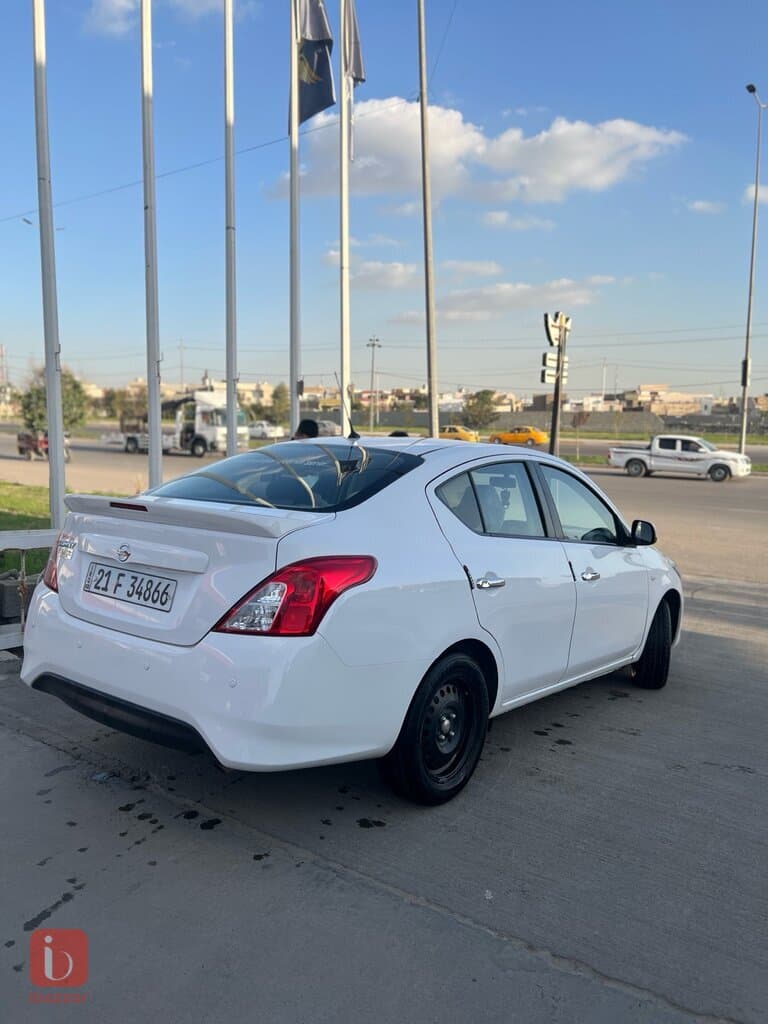 Nissan Sunny 4