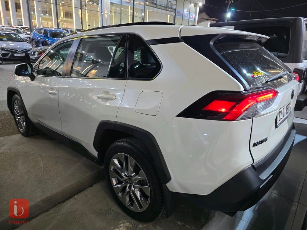 Toyota Rav 4 XLE 3