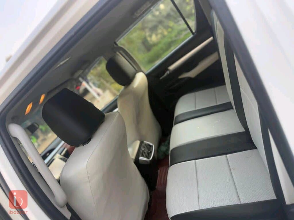 Toyota Hilux SR5 6