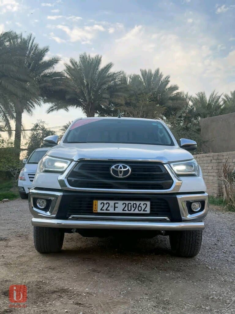 Toyota Hilux SR5 7