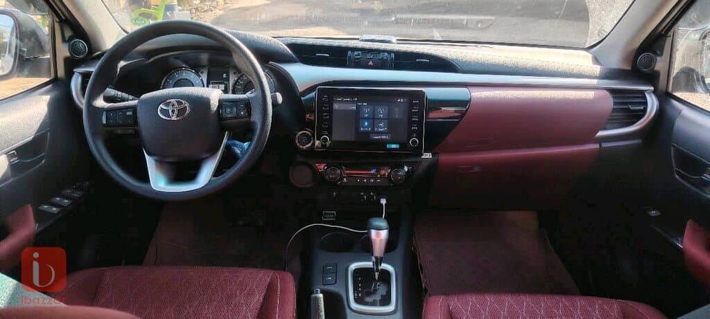Toyota Hilux SR5 5