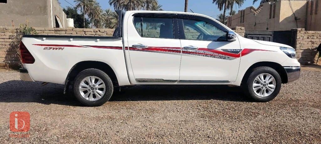 Toyota Hilux SR5 7