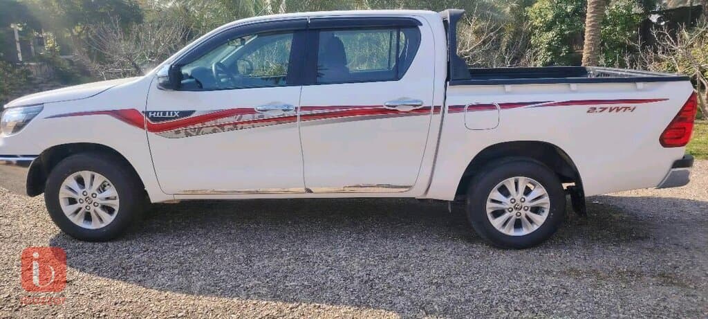 Toyota Hilux SR5 9