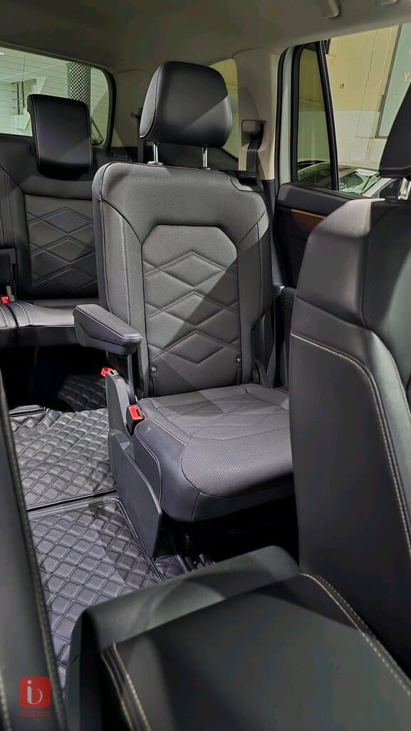 Volkswagen Atlas SE 9