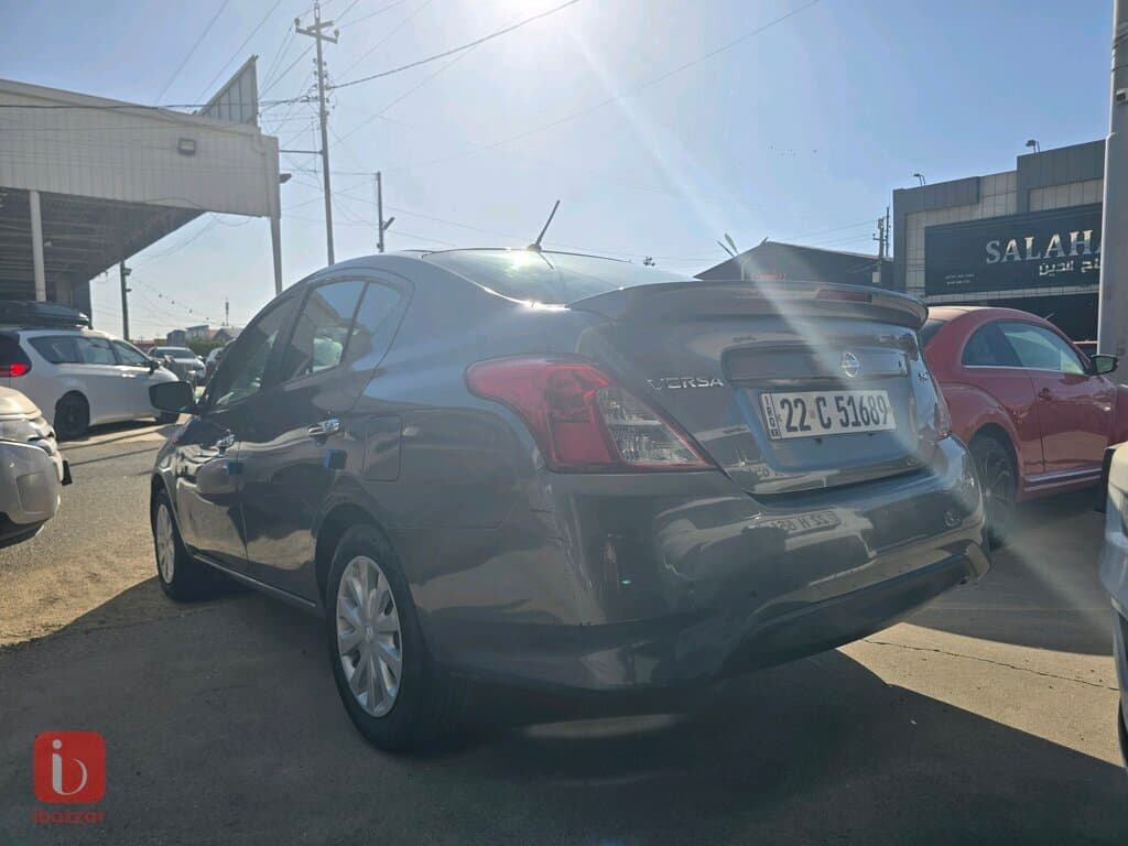 Nissan Versa 5
