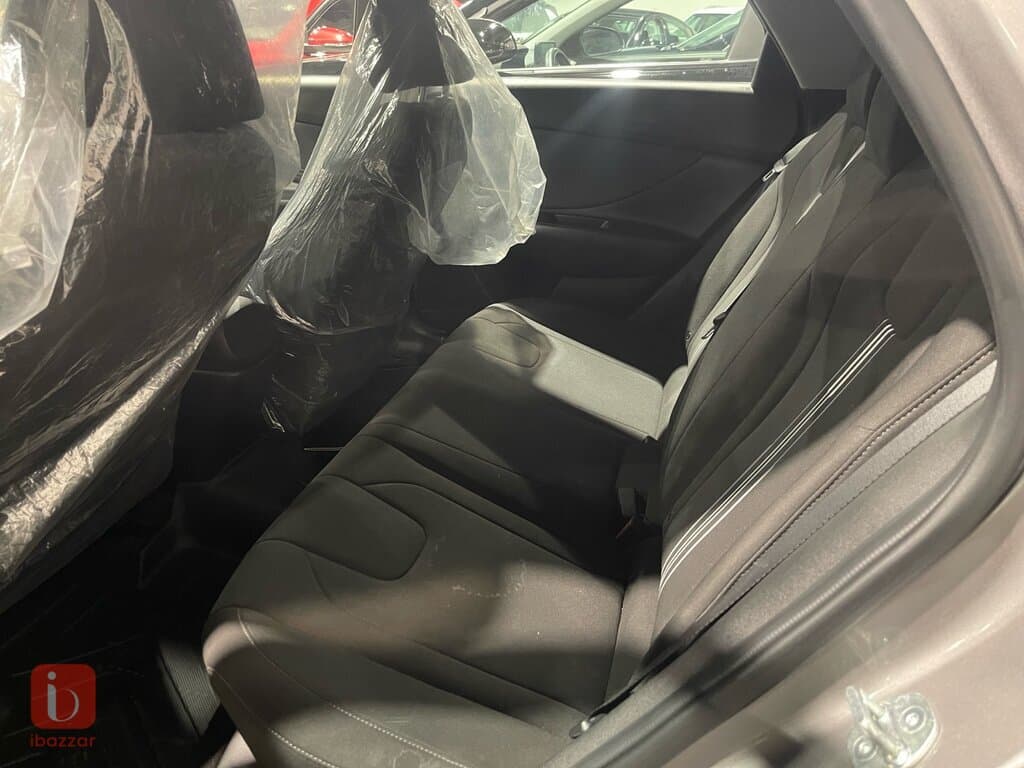 Hyundai Elantra 4