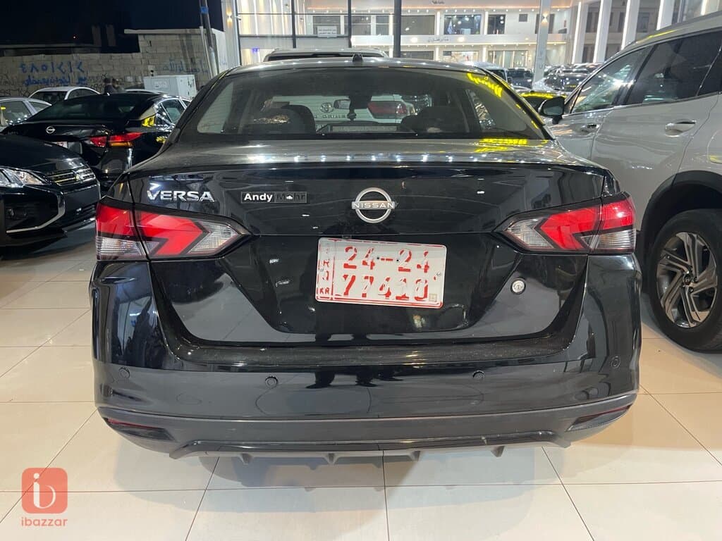 Nissan Versa 5