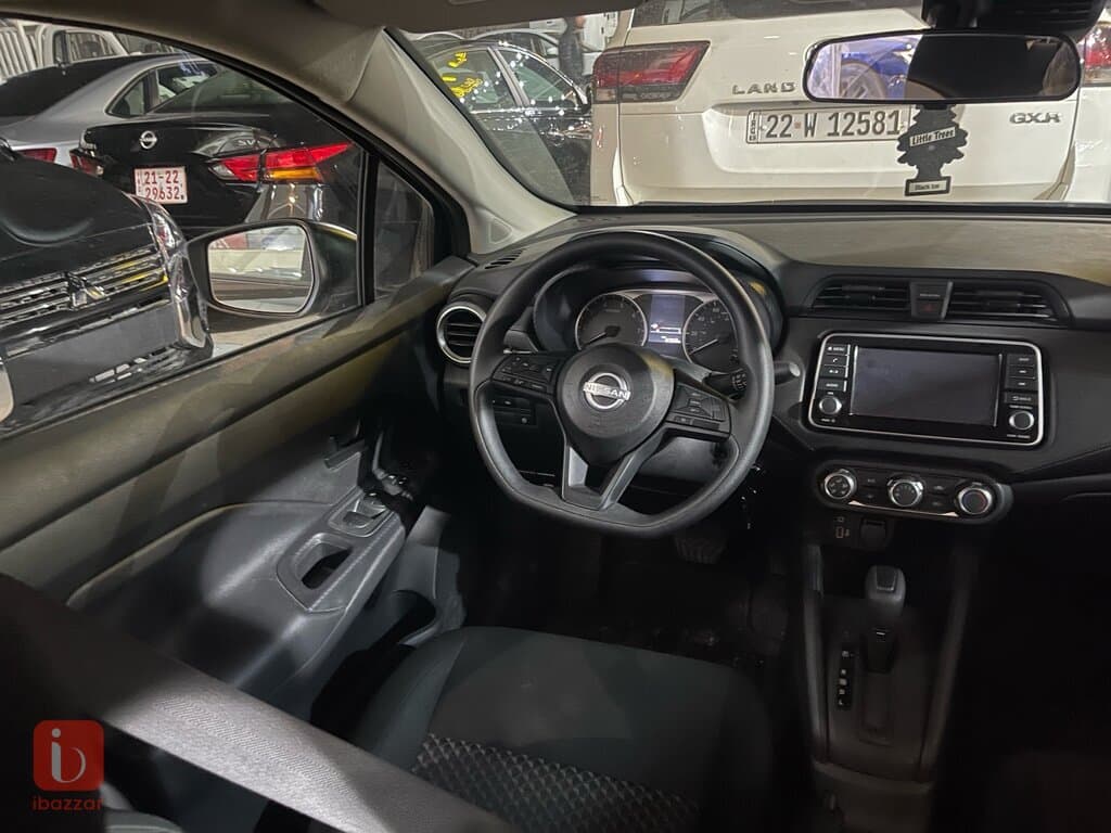Nissan Versa 8