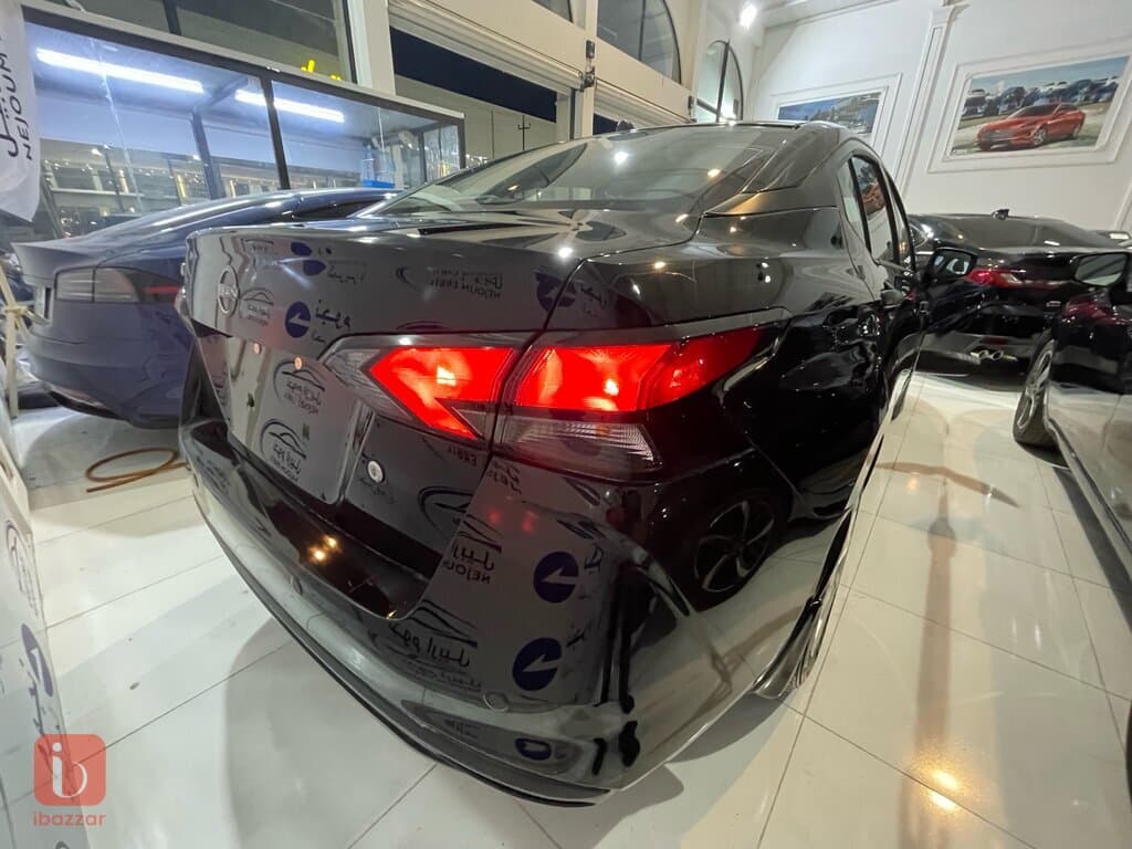 Nissan Versa 5