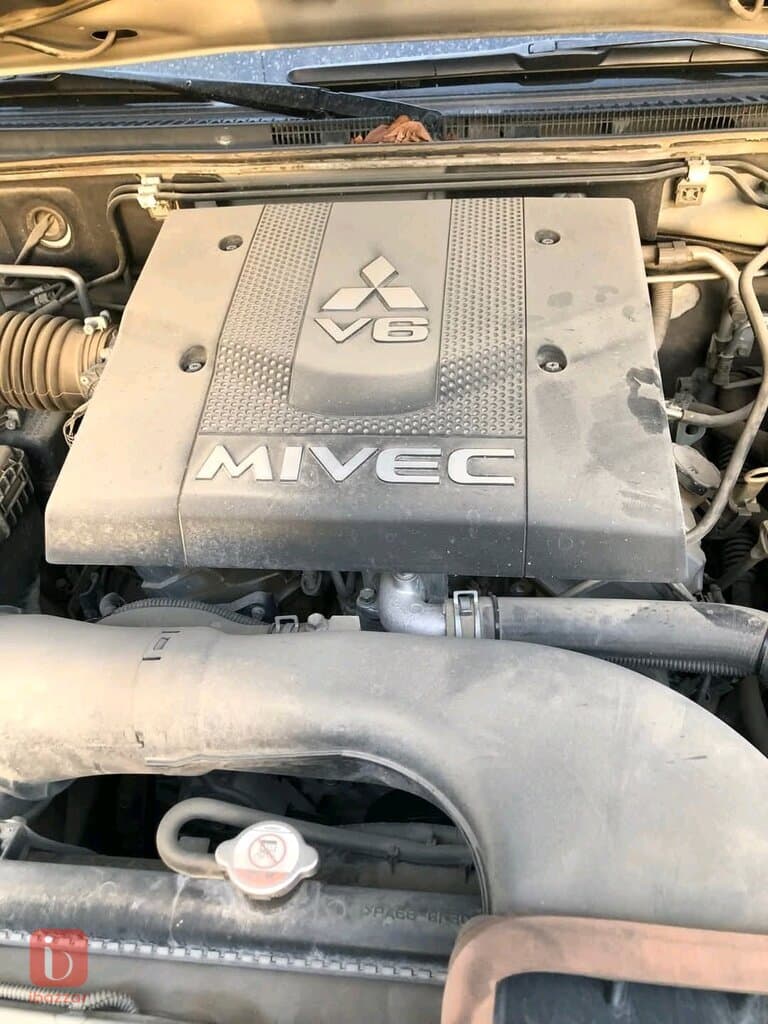 Mitsubishi Pajero Sport GLS Plus 12