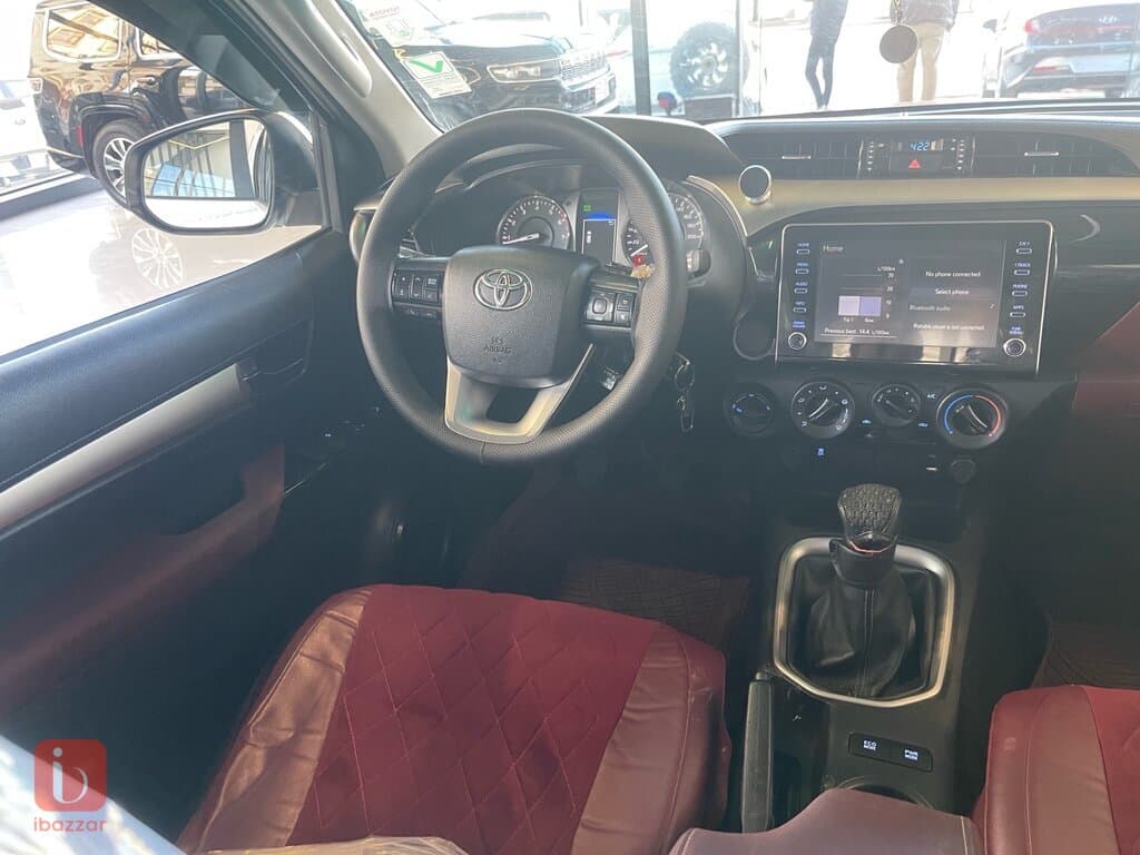 Toyota Hilux 8