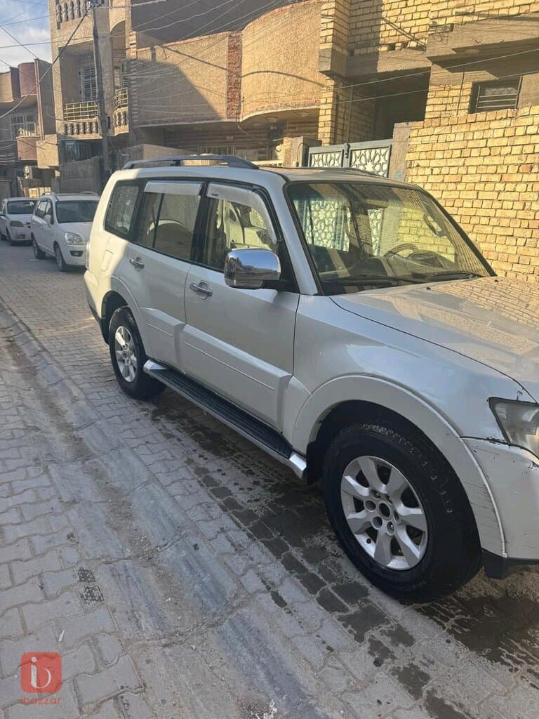 Mitsubishi Pajero GLS 2