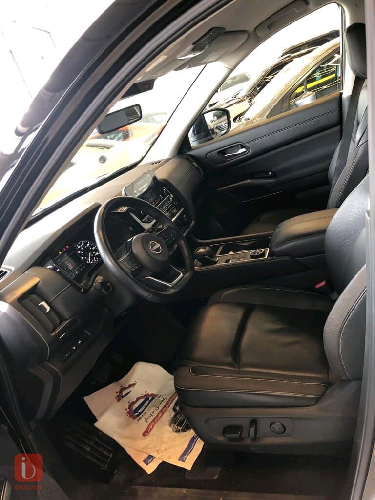 Nissan Pathfinder SL 7