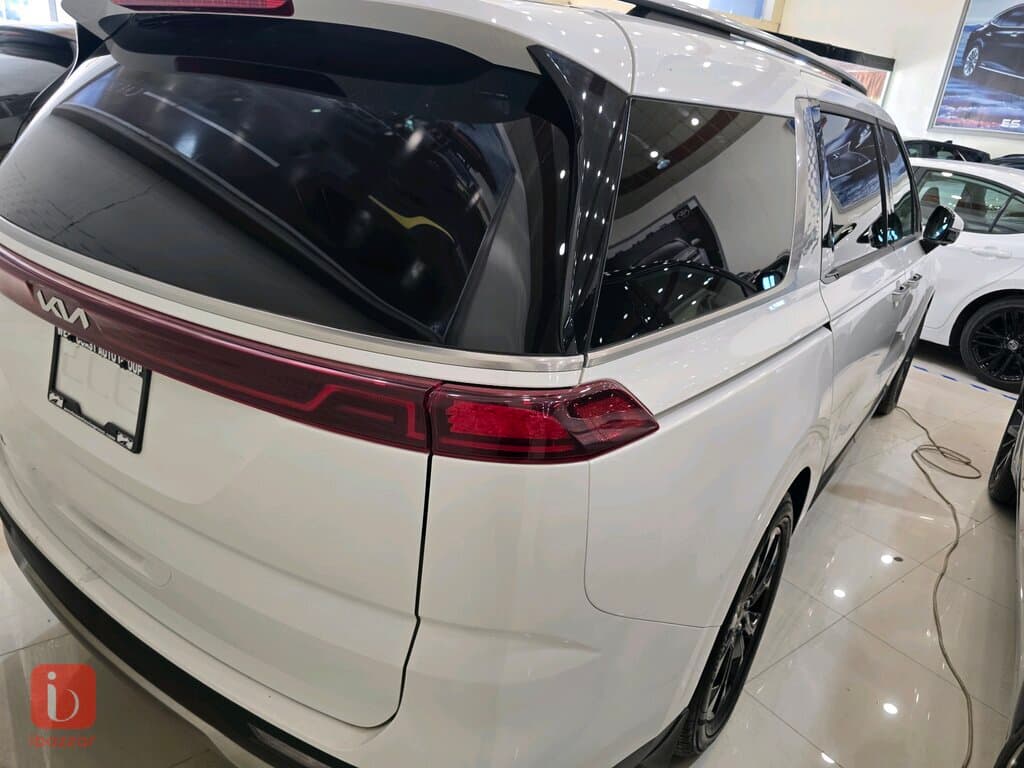 KIA Carnival 4