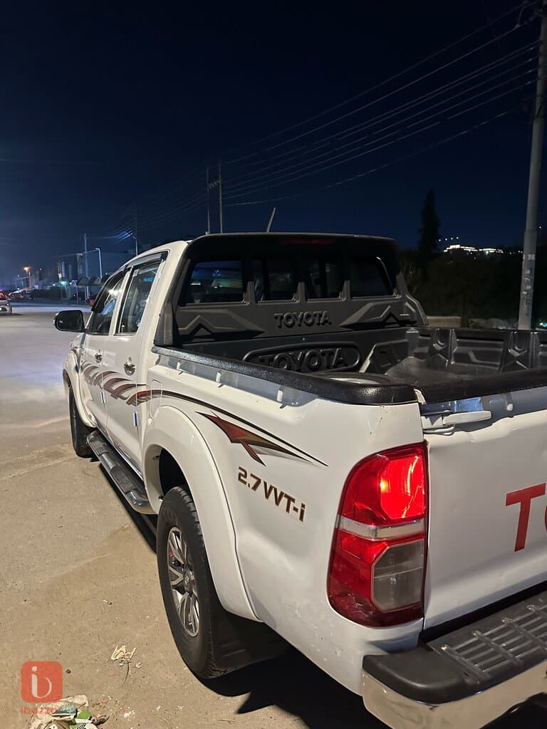 Toyota Hilux 2