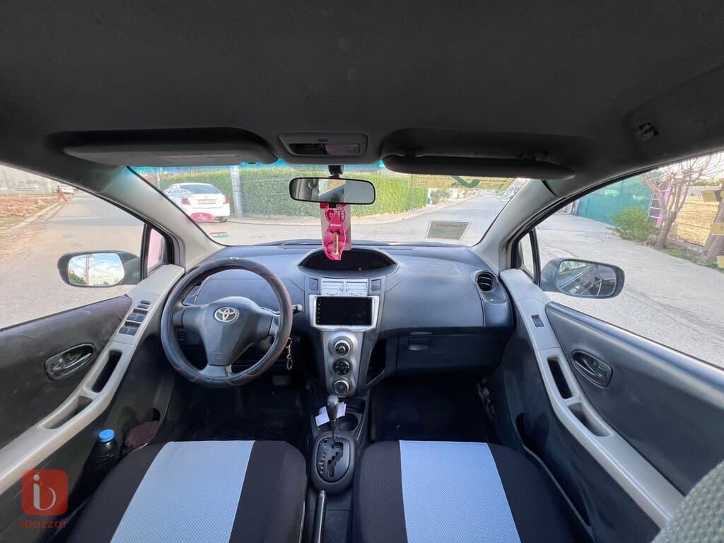 Toyota Yaris 5