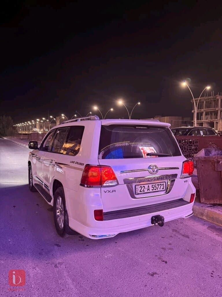 Toyota Land Cruiser VXR 11