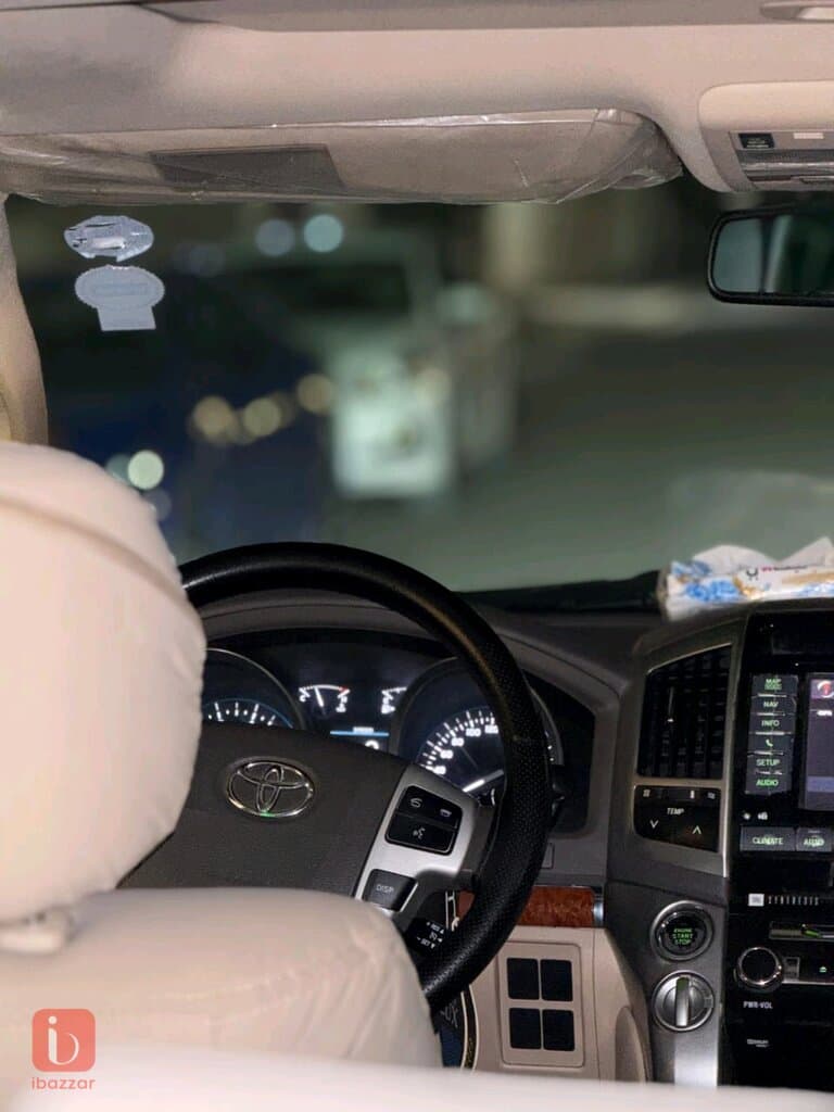 Toyota Land Cruiser VXR 10