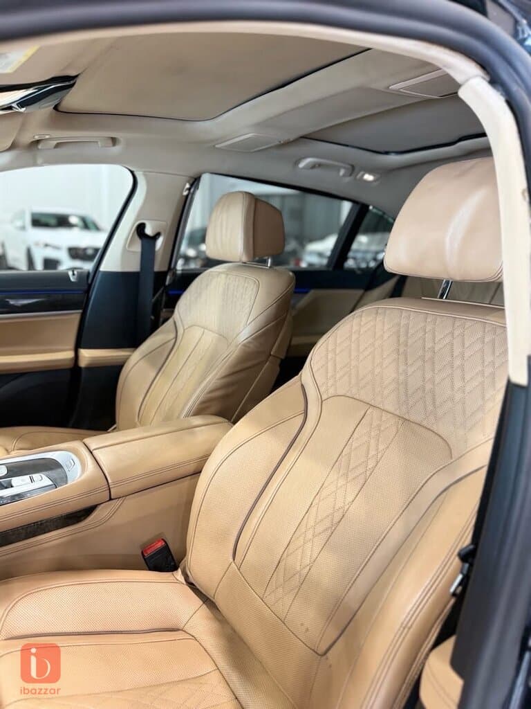 BMW 7-Series 740i 9