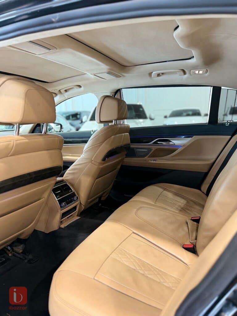 BMW 7-Series 740i 10