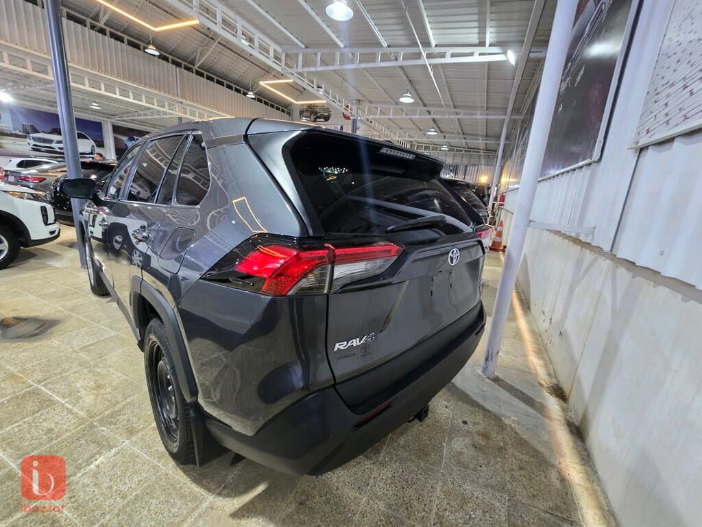 Toyota Rav 4 LE 3