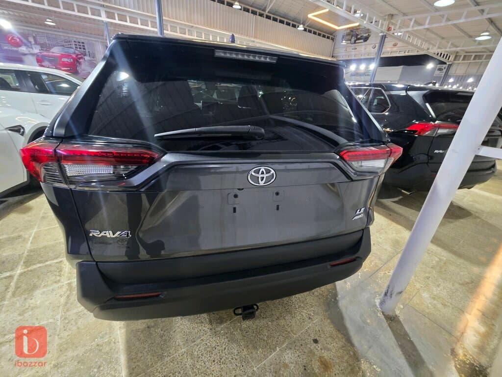 Toyota Rav 4 LE 4