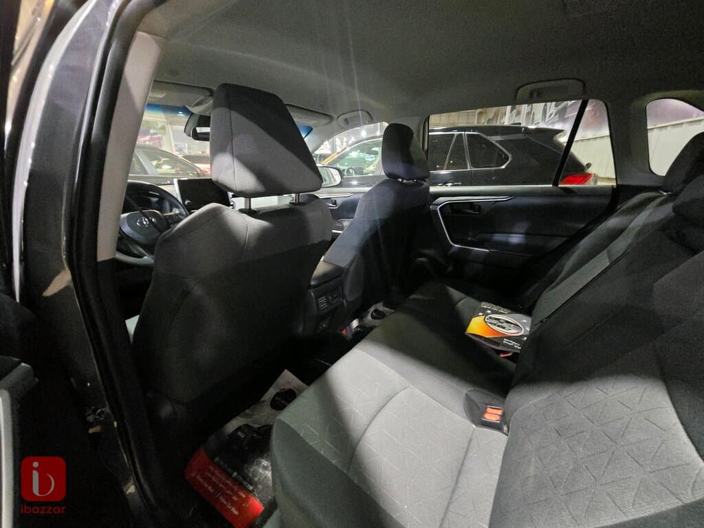 Toyota Rav 4 LE 5