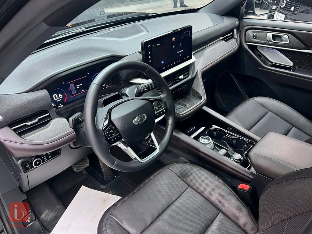 Ford Explorer Platinum 11