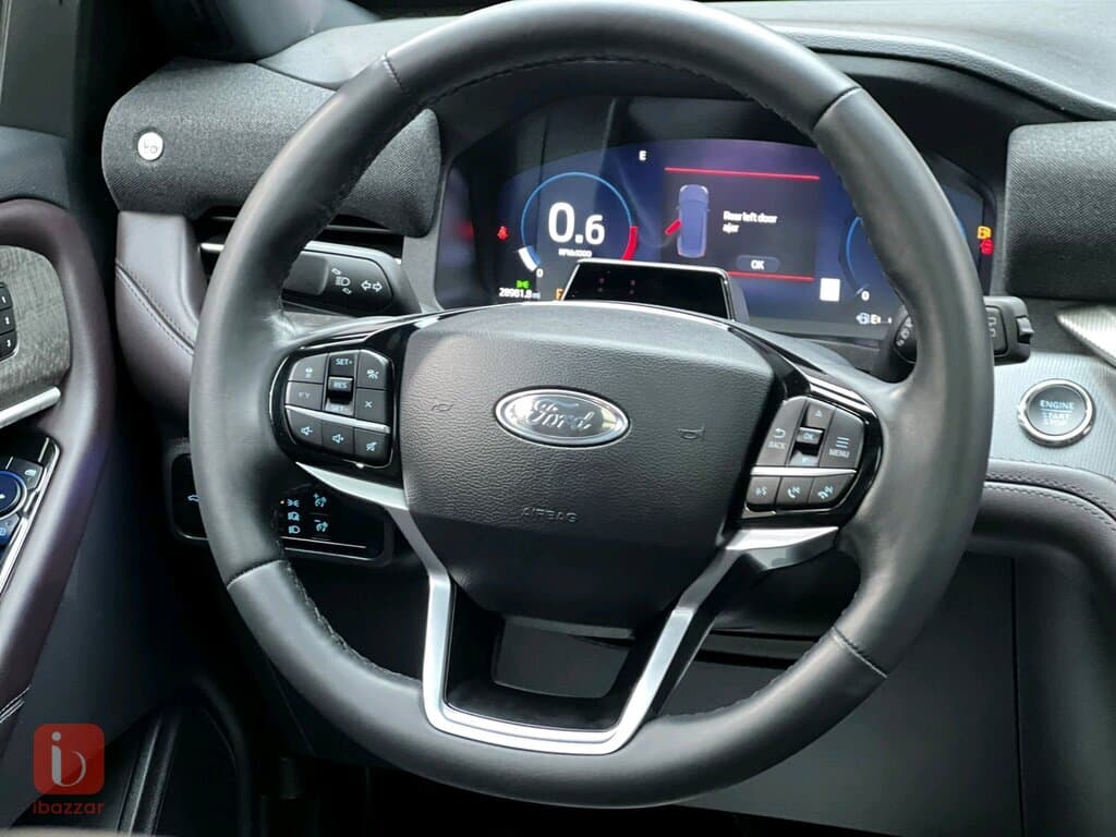 Ford Explorer Platinum 12