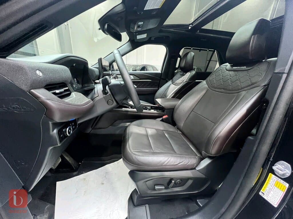 Ford Explorer Platinum 14
