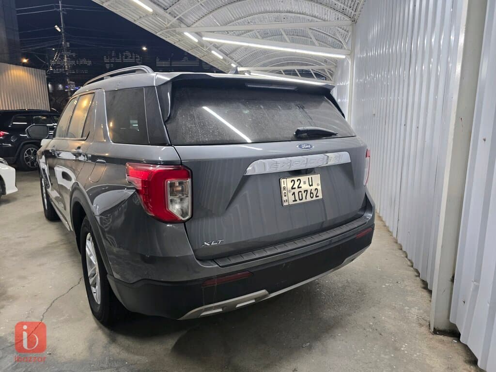 Ford Explorer XLT 4