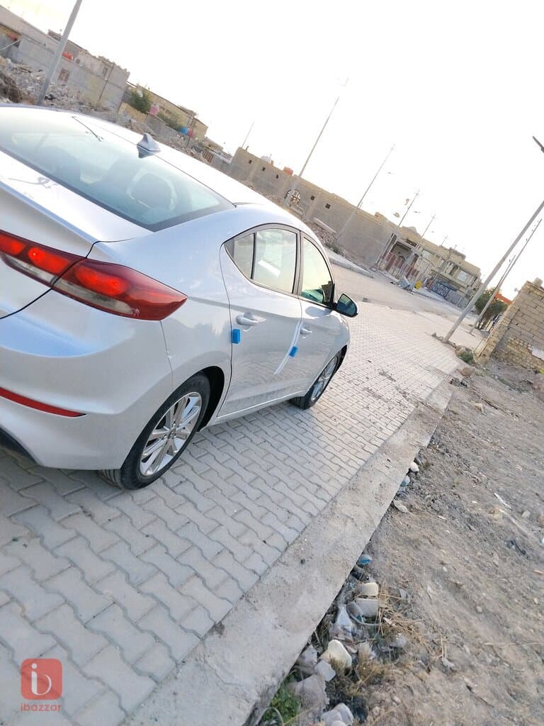 Hyundai Elantra Standard