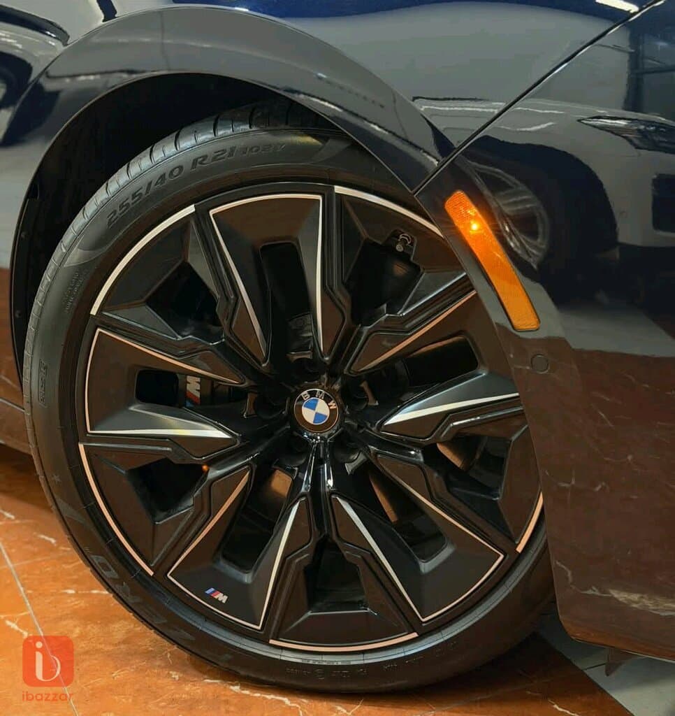 BMW 7-Series 740i 8