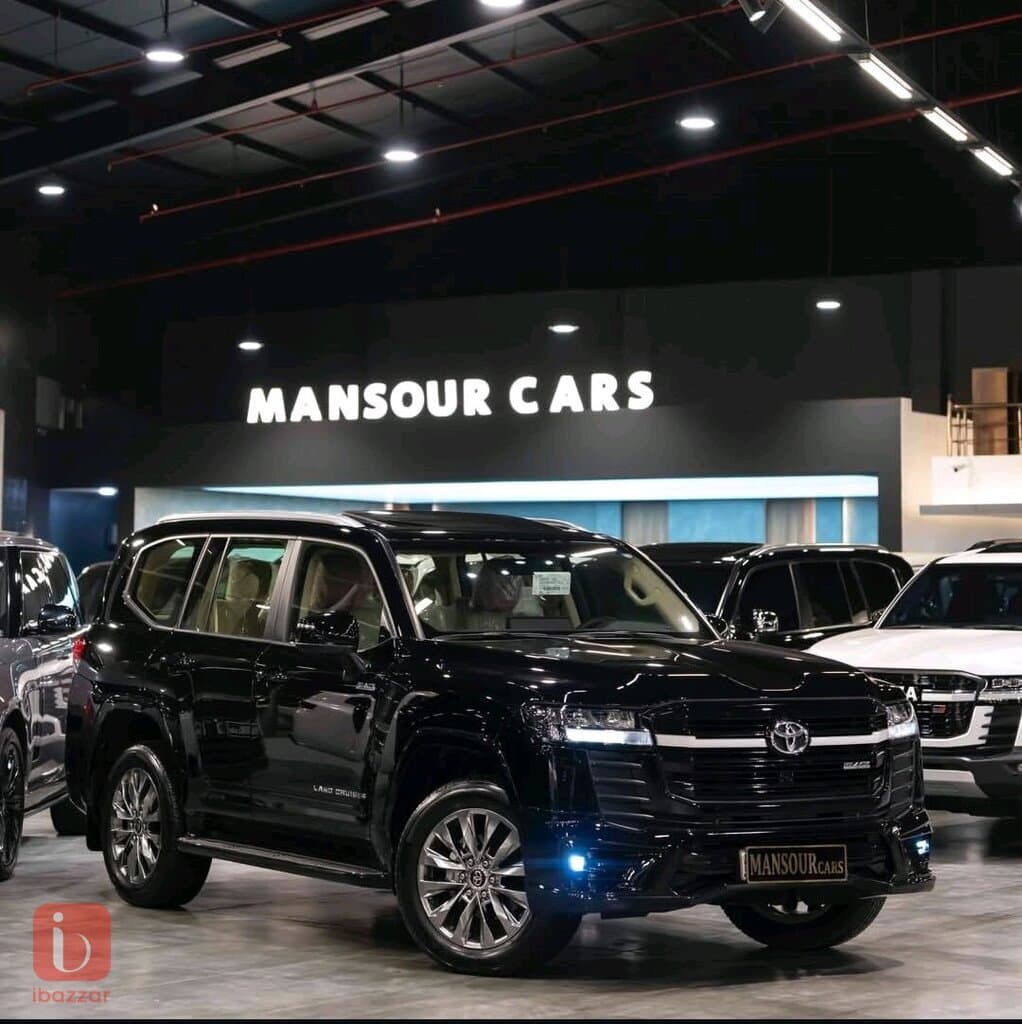 Toyota Land Cruiser GXR Black Edition