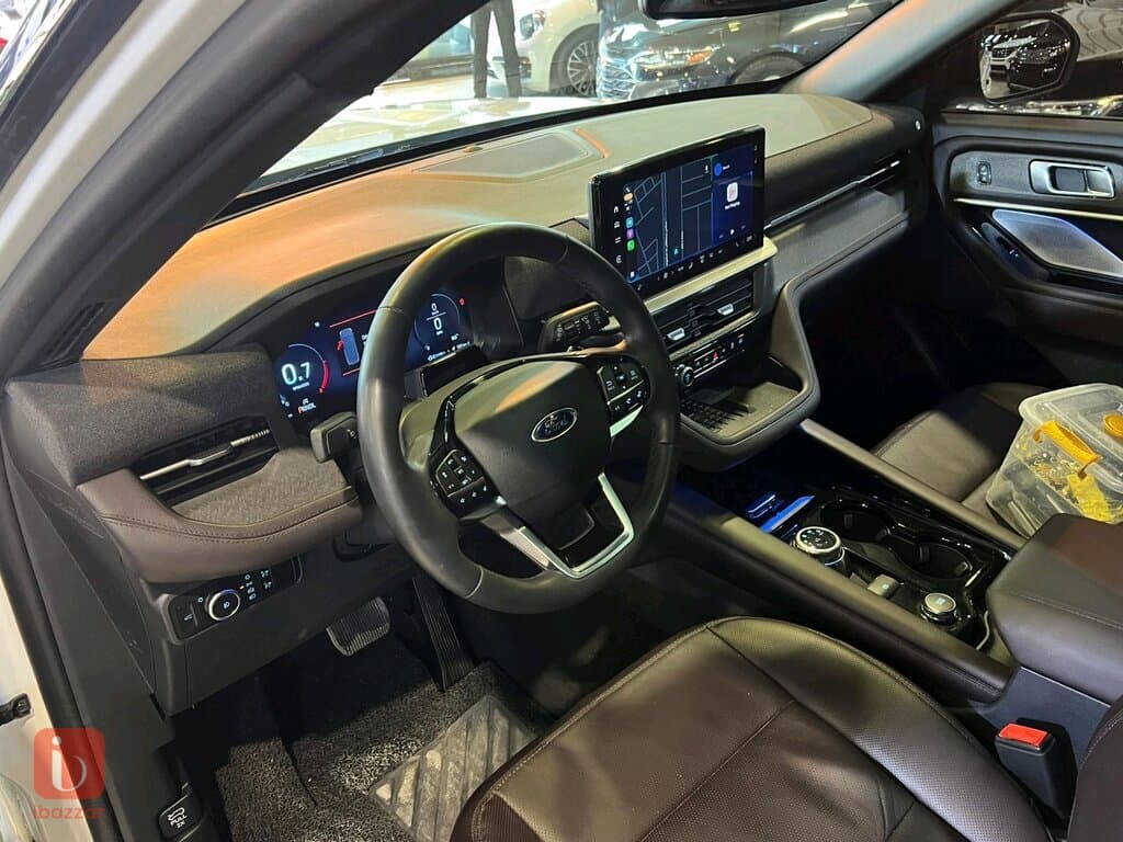 Ford Explorer Platinum 12