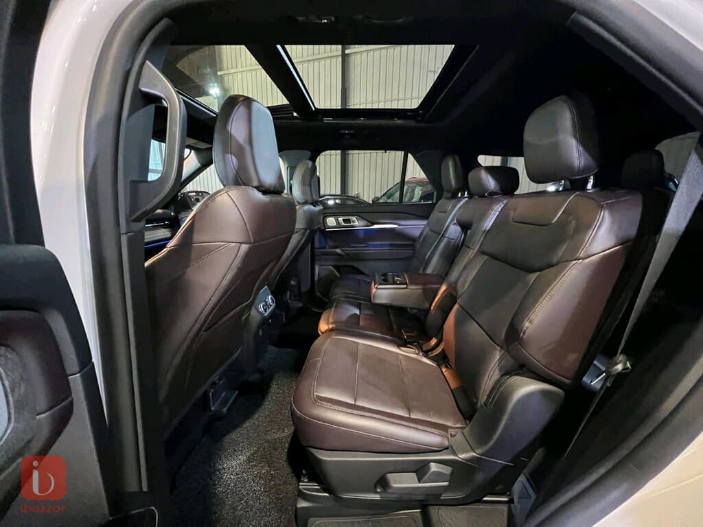 Ford Explorer Platinum 9