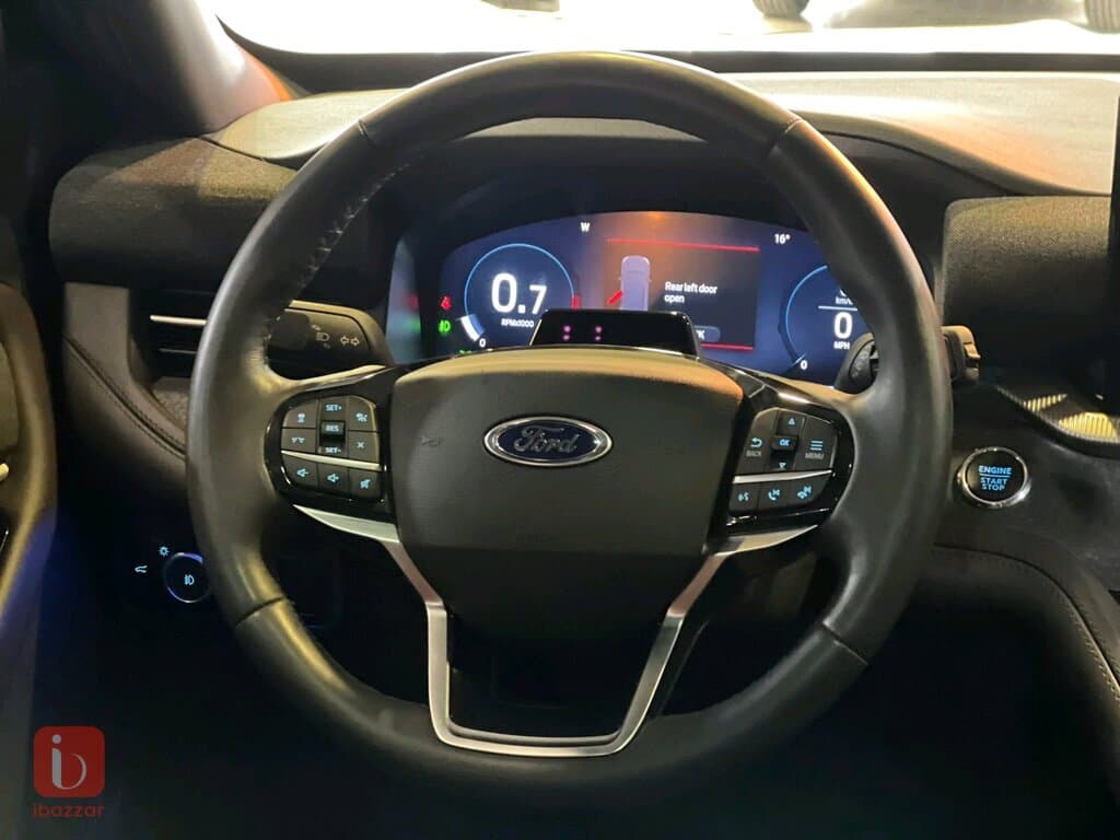 Ford Explorer Platinum 10