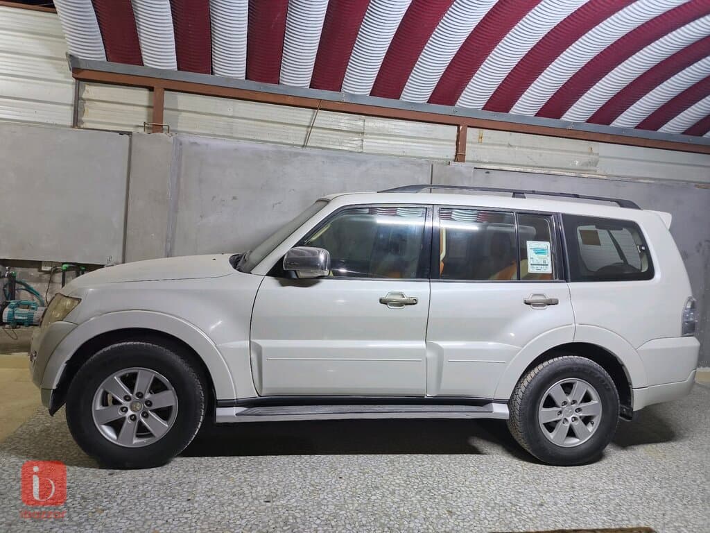 Mitsubishi Pajero GLS 2